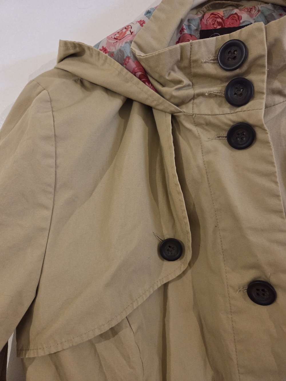 Jessica Beige Trench Coat with Floral Lining - Picture 3 of 9